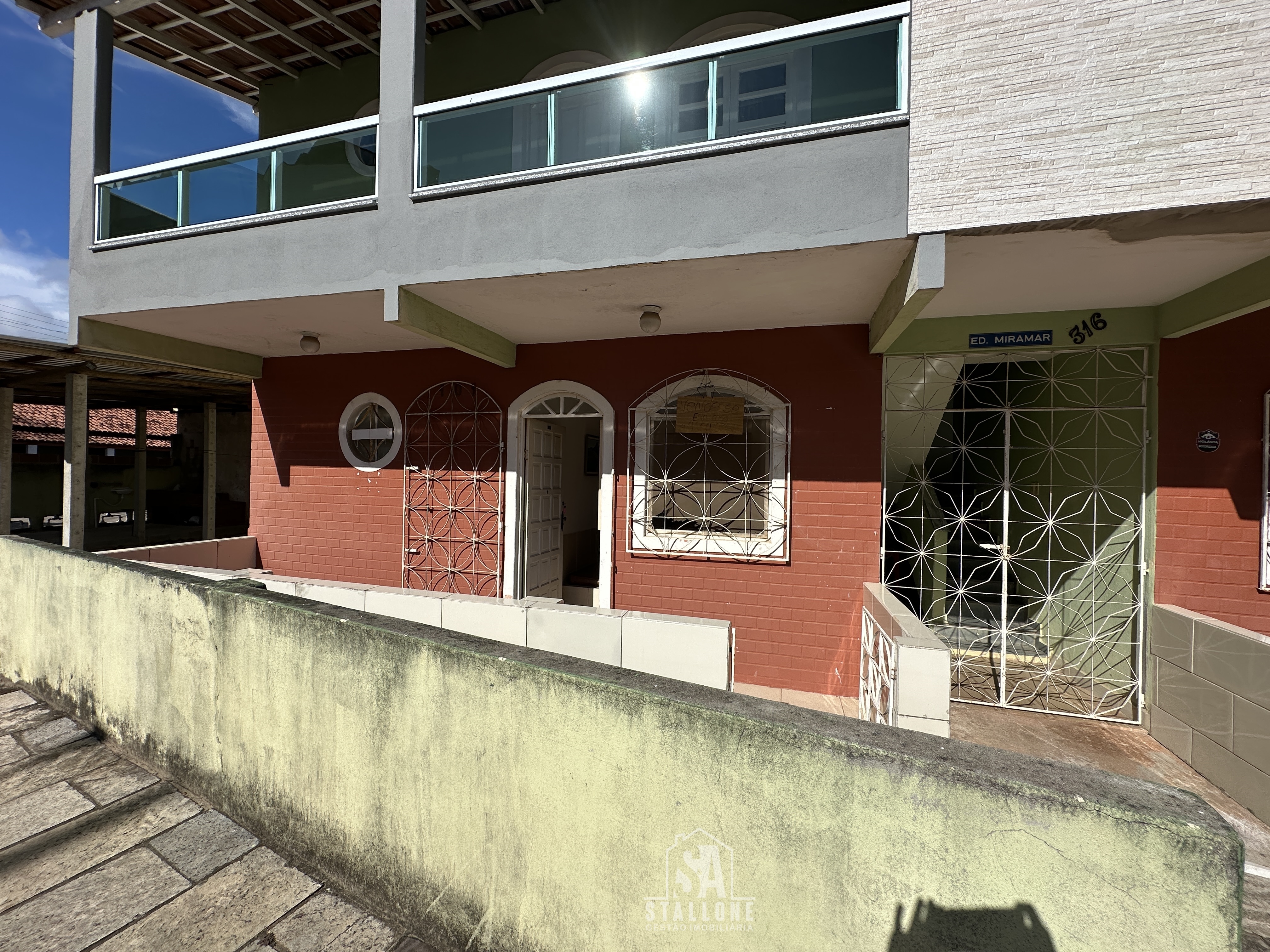 Apartamento térreo localizado no bairro Jardim Maily, em Piuma/ES