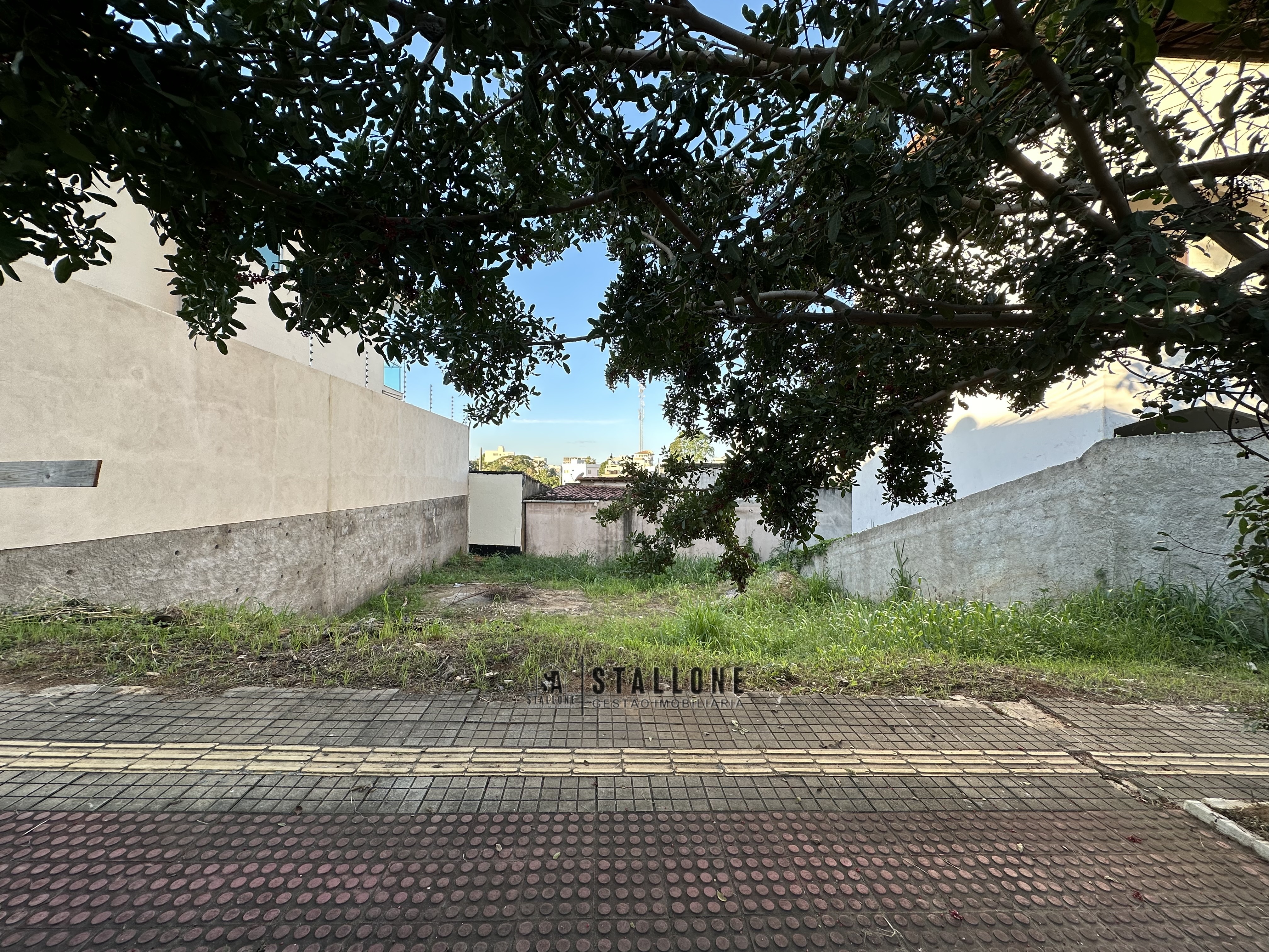 Lote medindo 240m², escriturado, localizado em Iriri/Anchieta ES