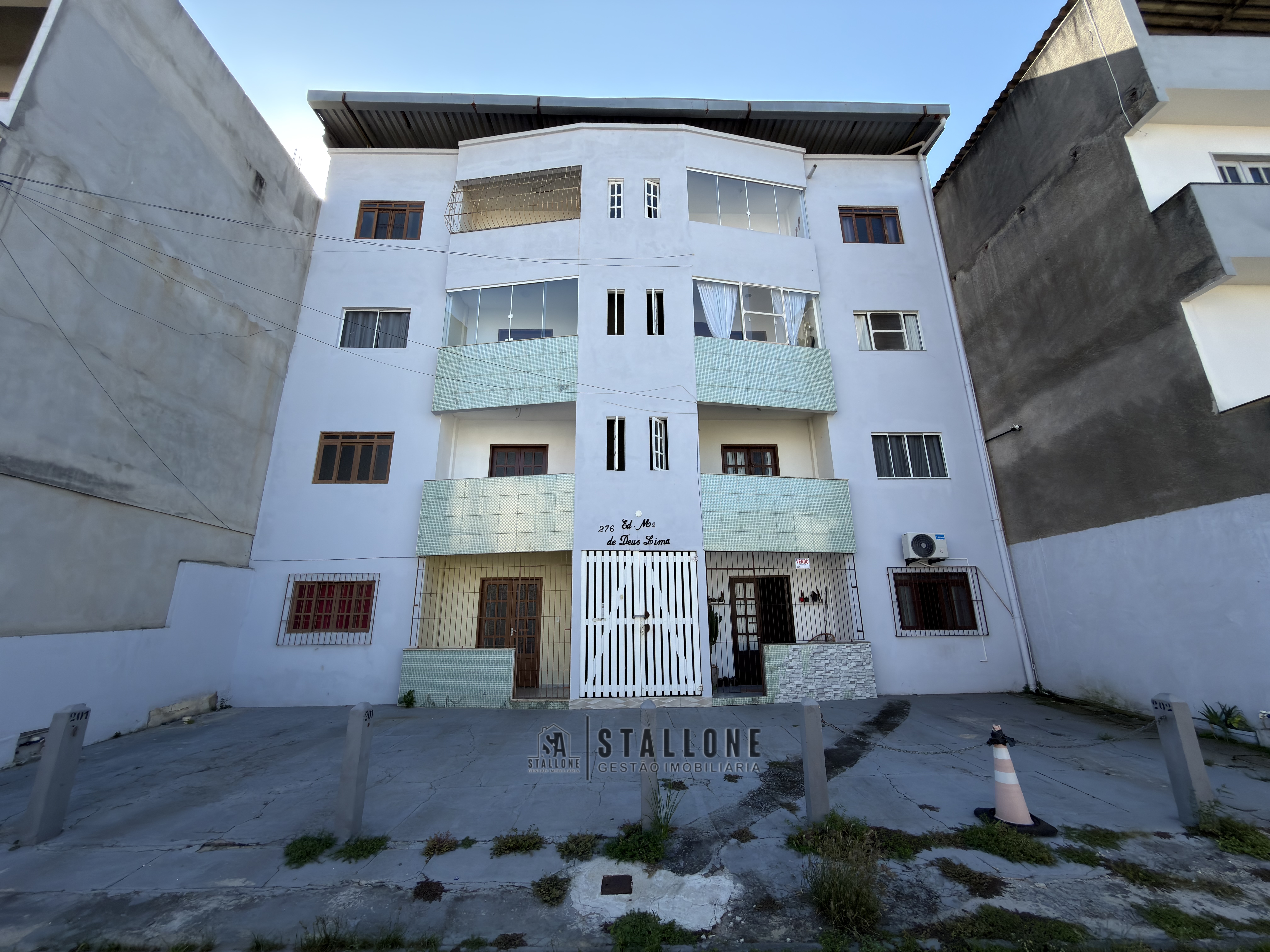 Apartamento no segundo andar, localizado a apenas 300m da Praia de Piúma/ES