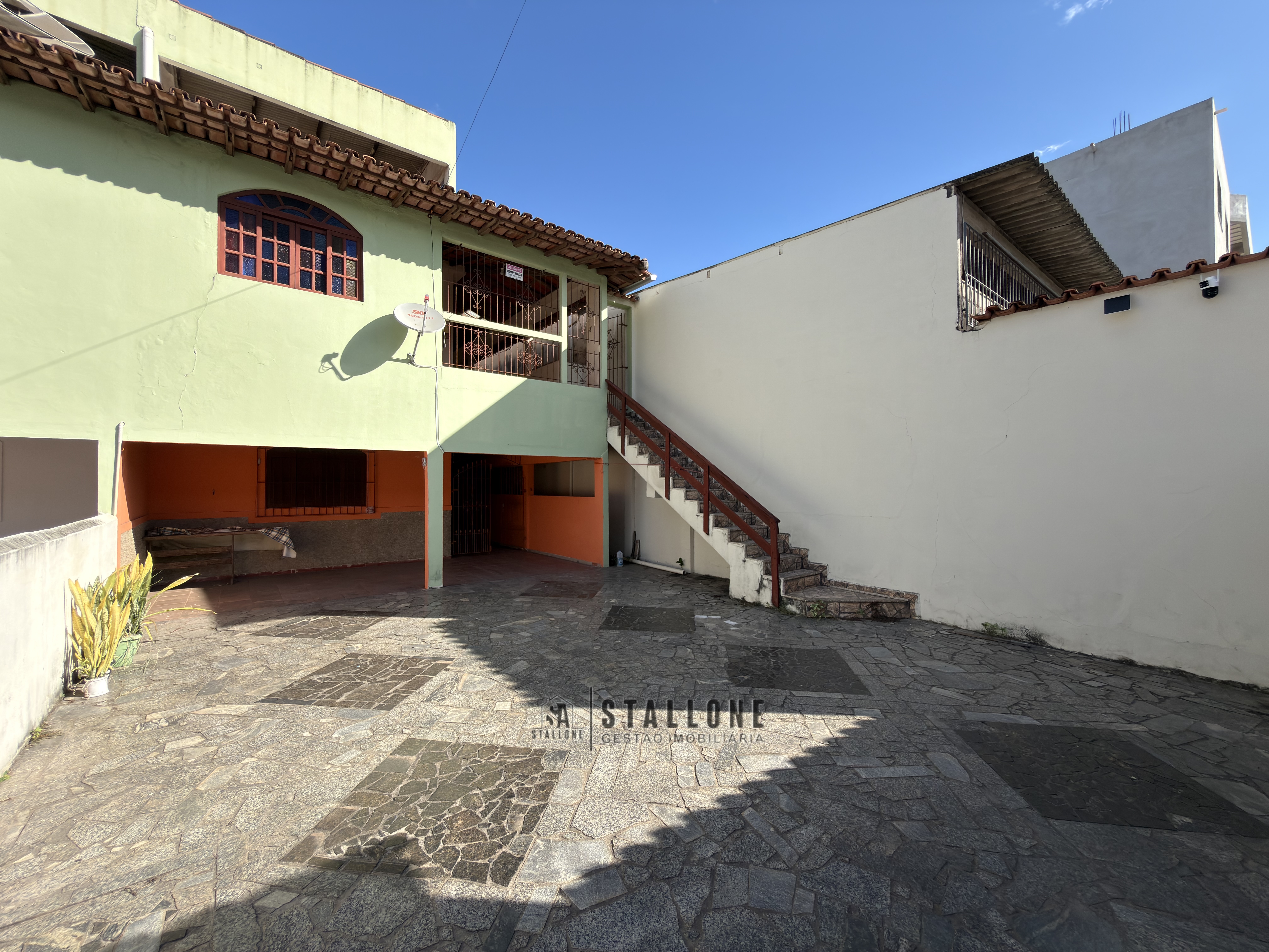 Imóvel constituído de duas casas, à venda na Avenida Beira Rio em Piúma/ES