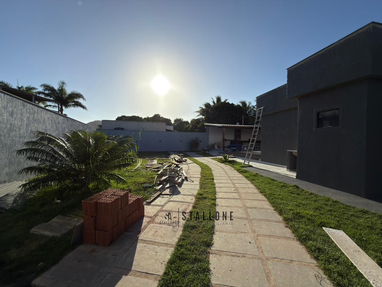 Casa térrea, edificada em um lote de 620m², com área gourmet, quintal e piscina em Itaóca/ES