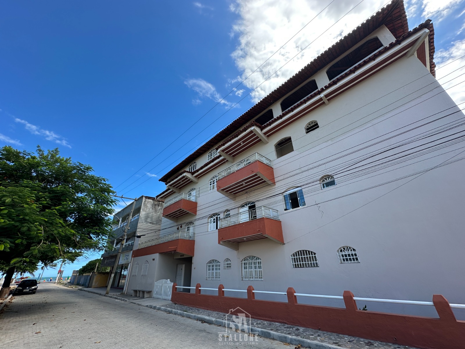 Apartamento no primeiro andar, à poucos passos da praia, em área privilegiada da orla de Piúma/ES