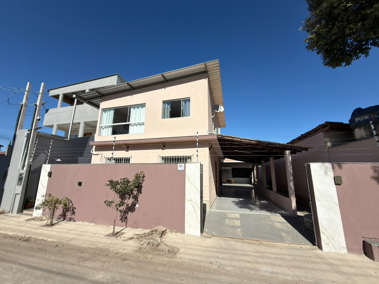 Duas Casas Independentes em um Único Imóvel – Conforto, Privacidade e Excelente Potencial de Investimento!