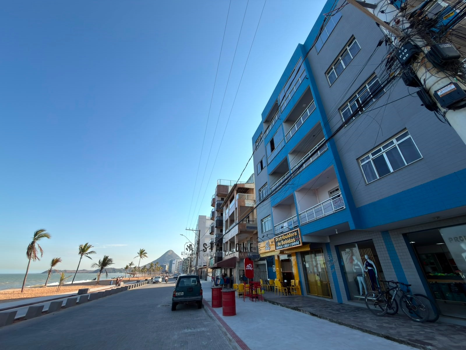 Apartamento no quarto andar, localizado nos fundos do Ed Boldrini situado na orla da Praia de Piúma/ES